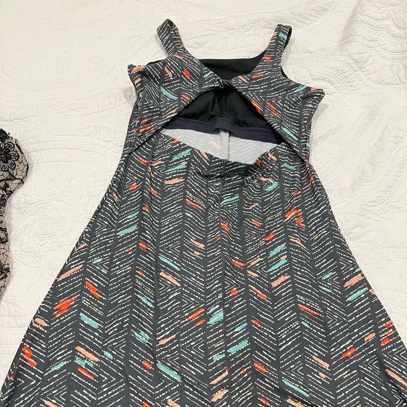 Prana sporty, open back with built in bra, Black, Size Small. Great condition - Picture 2 of 3